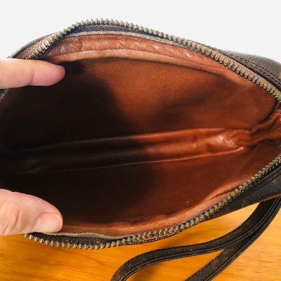 SOLD!!! Authentic Louis Vuitton Clutch in Monogram - Picture 11 of 16